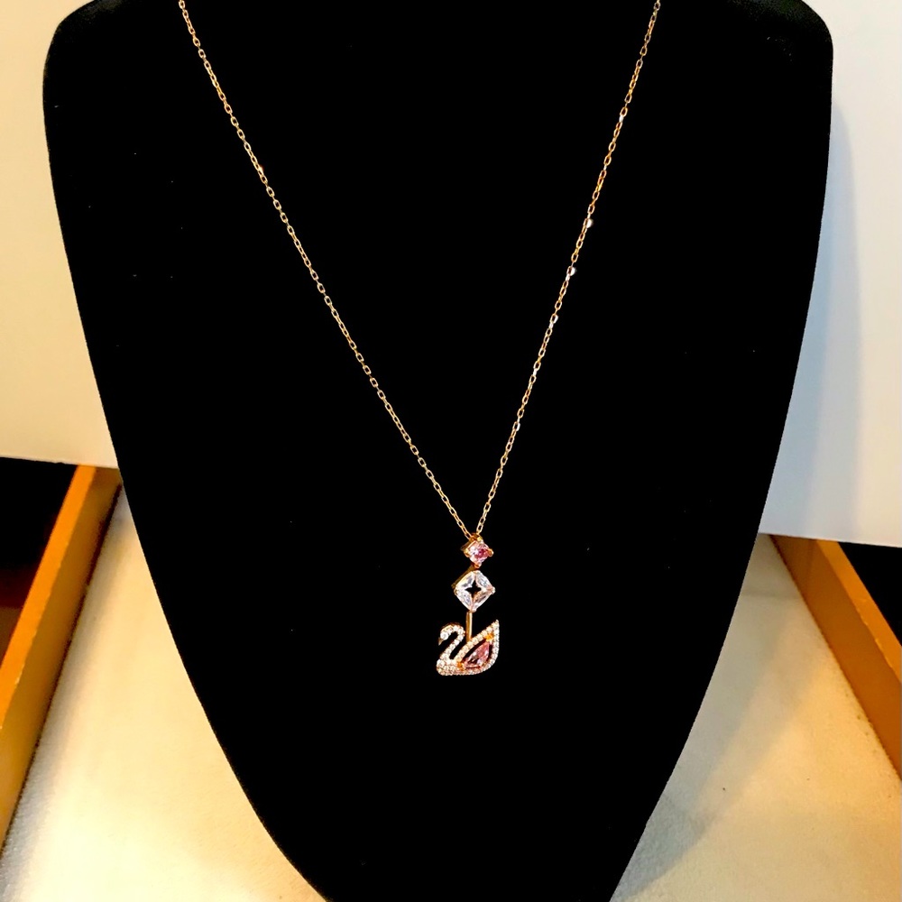 Swarovski Dazzling Swan Necklace